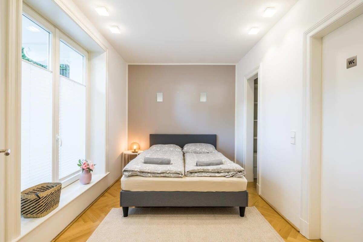 Modern Apartment Near Aussenalster Hamburg Exterior photo