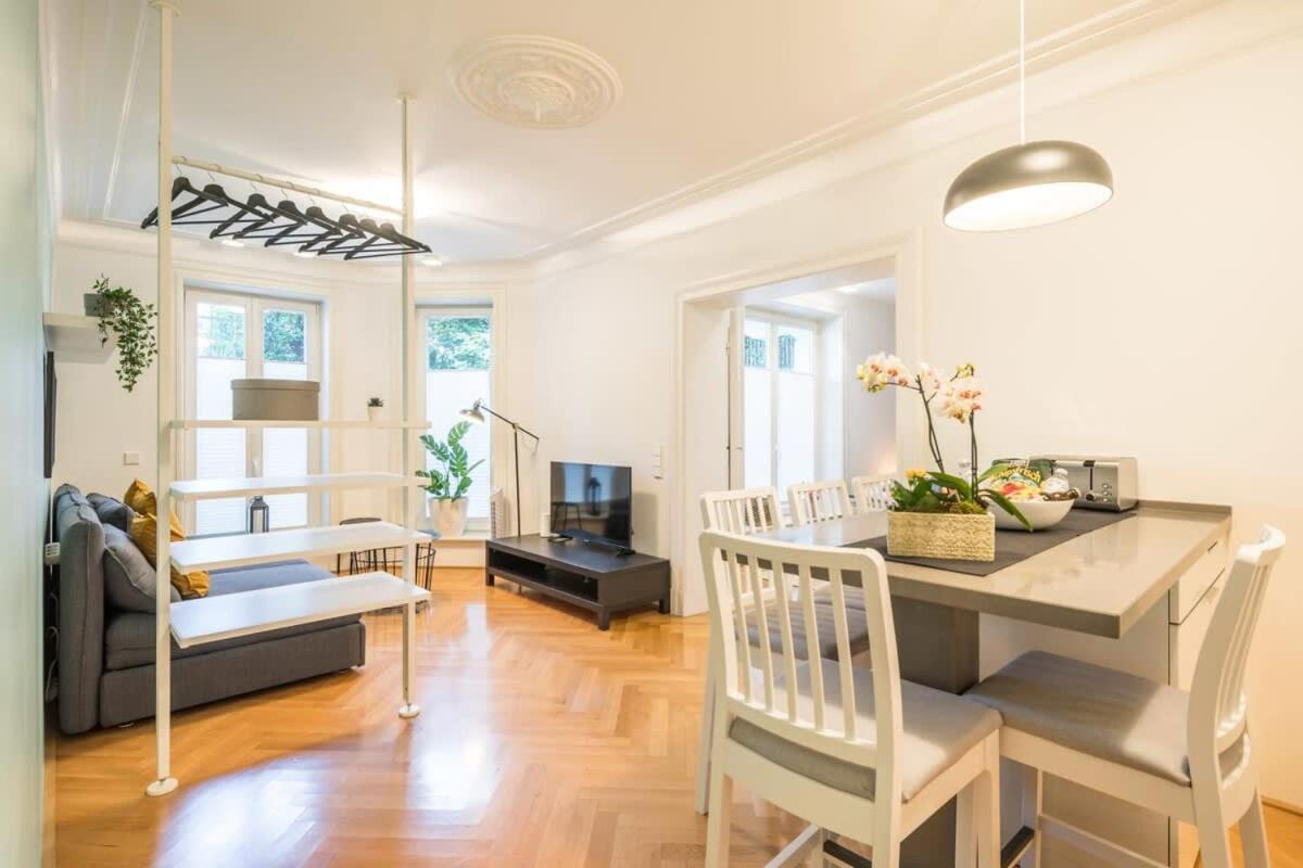 Modern Apartment Near Aussenalster Hamburg Exterior photo