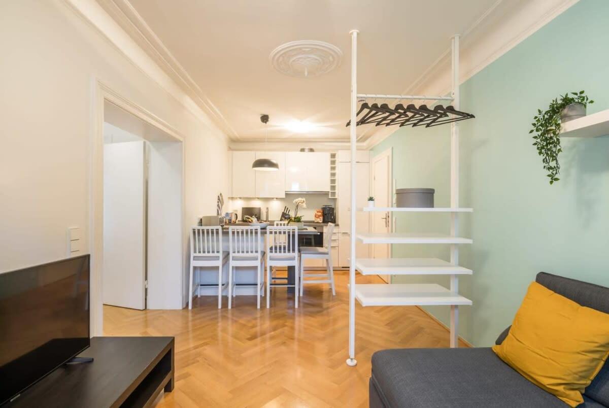 Modern Apartment Near Aussenalster Hamburg Exterior photo