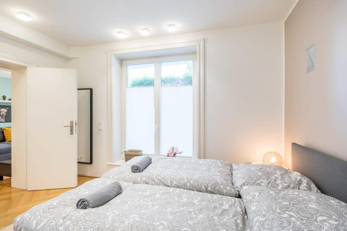 Modern Apartment Near Aussenalster Hamburg Exterior photo
