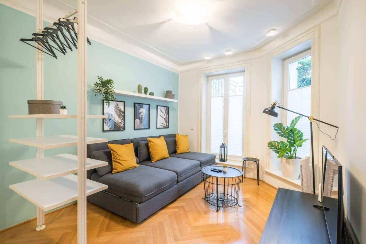 Modern Apartment Near Aussenalster Hamburg Exterior photo